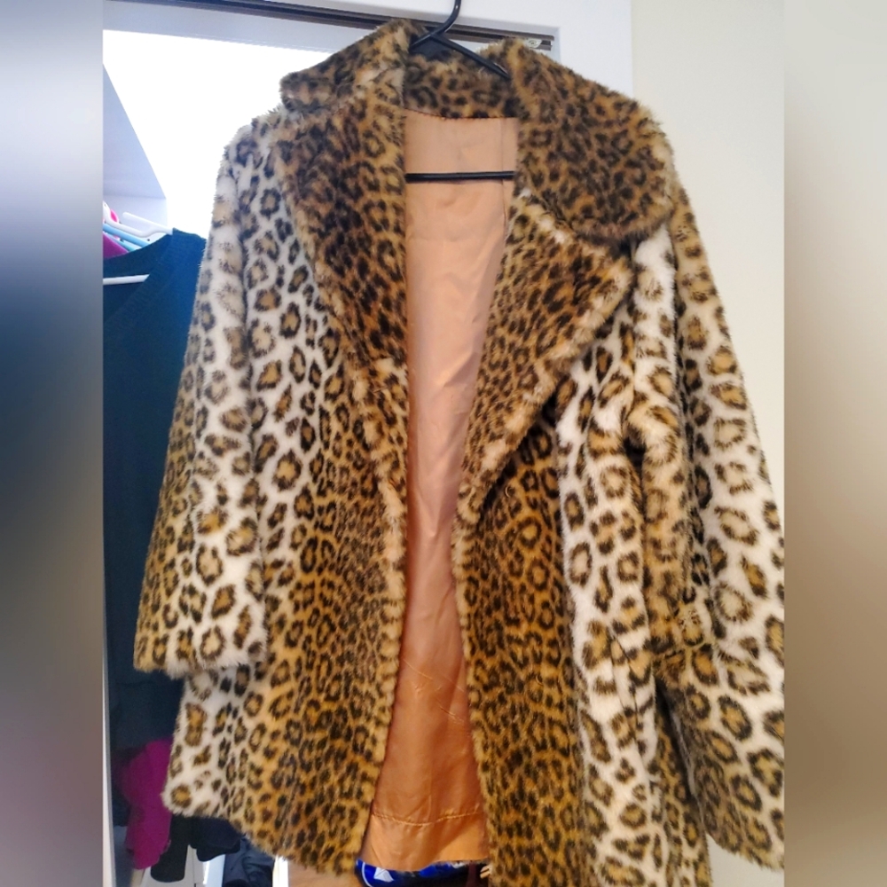 Tissavel of France faux fur leopard print coat